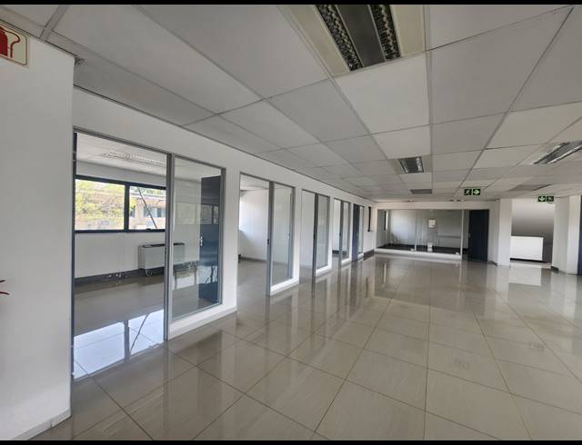 302.67M² OFFICE TO LET IN RANDJESPARK